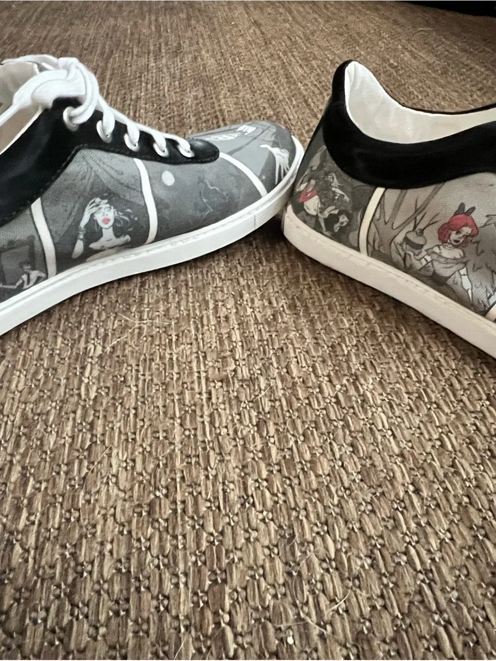 Red Needle Comic Print Canvas Sneakers EU 42
